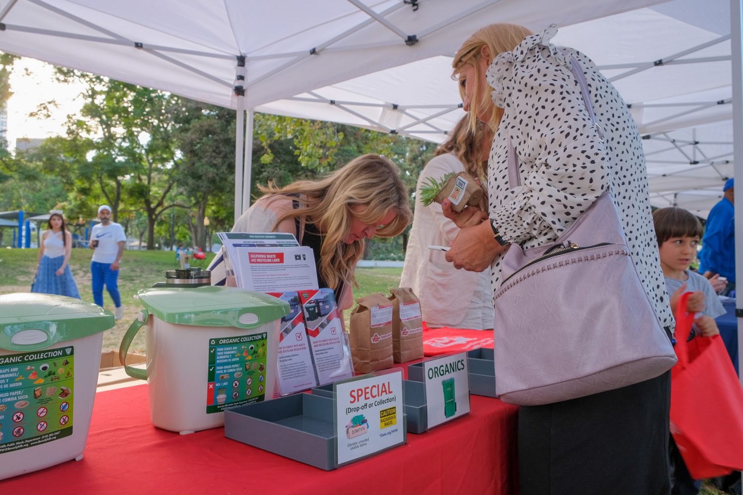 Beverly Hills Residents Learn How a Kitchen Pail Can Reduce Methane Emissions